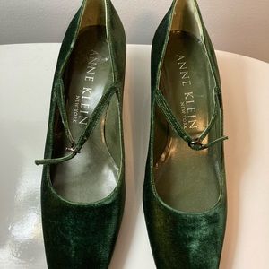 Crushed velvet emerald vintage Mary Jane's sz 7